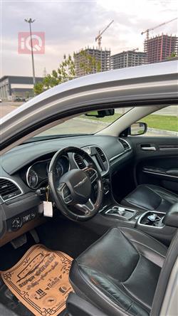 کرایسلەر 300